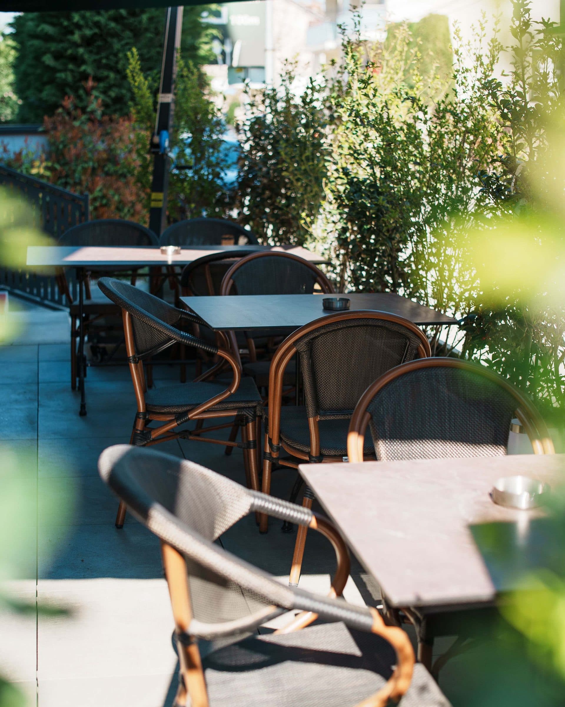 Ulëset e jashtme, Gegë Restaurant